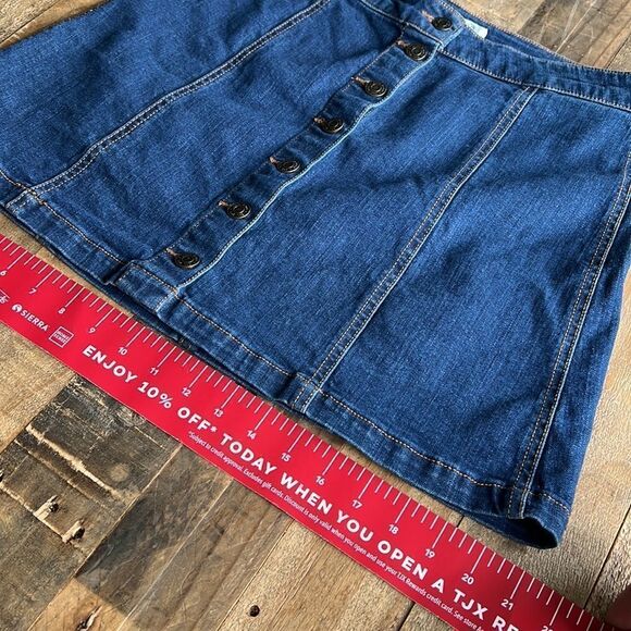 Button Mini Skirt Size 11 from MUDD Jeans - Picture 7 of 7